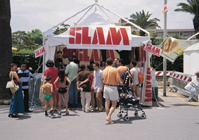 12_275slam.jpg (30075 byte)